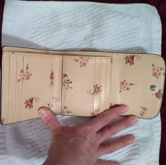 Coach Handbags - ⭐SALE⭐ PRICE FIRM!!!!Coach Daisy Small Wallet